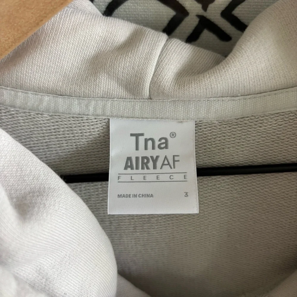 Aritzia l TNA‎ AiryAF Fleece Hoodie